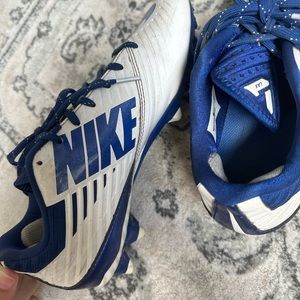 women’s nike lacrosse cleats, very used size 8.5 can be used for soccer as well